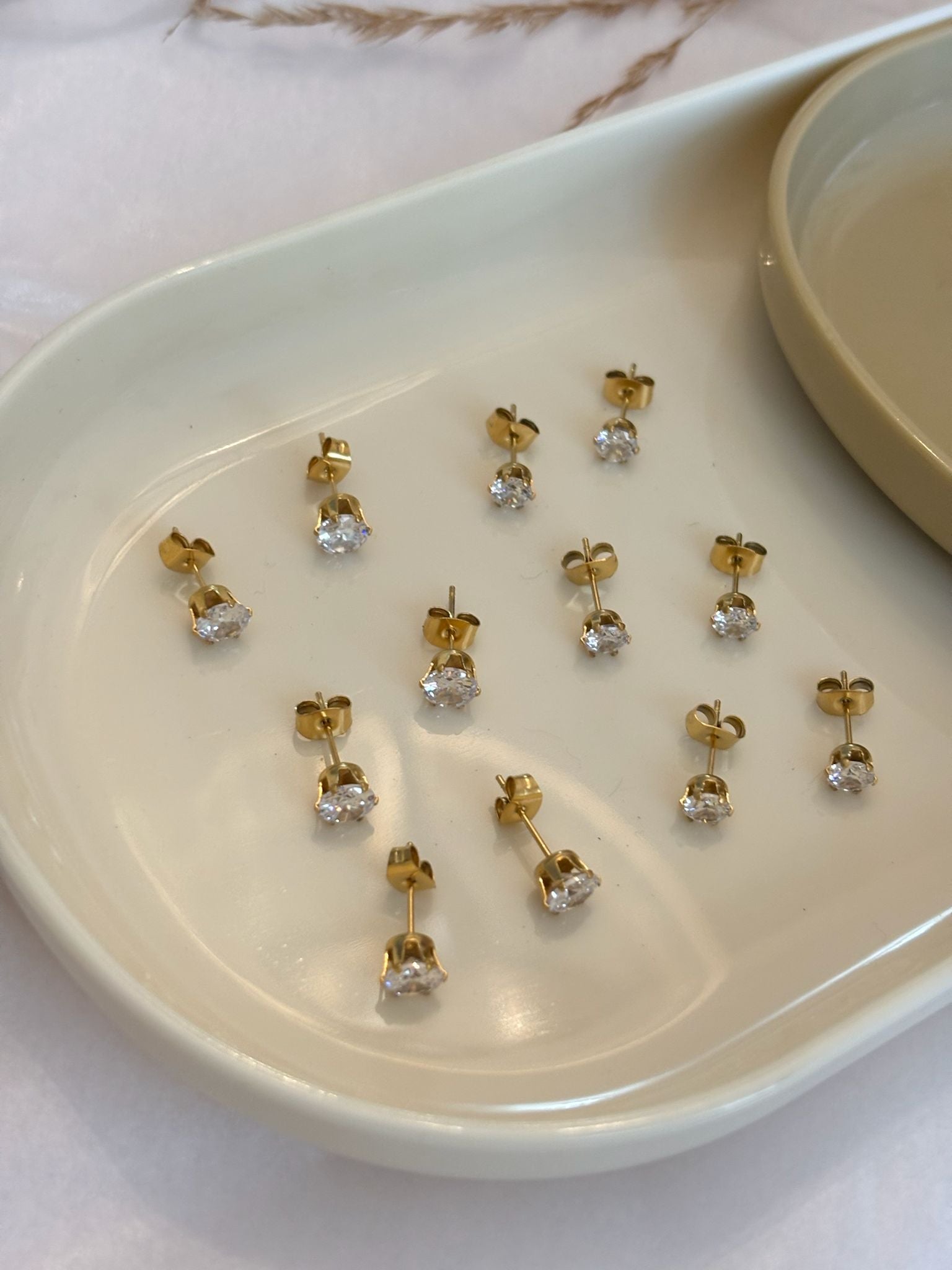 Dama Brillante Studs